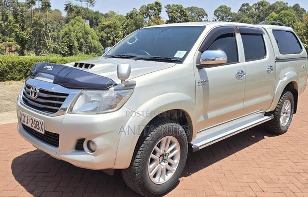 Toyota Hilux 2015 Silver