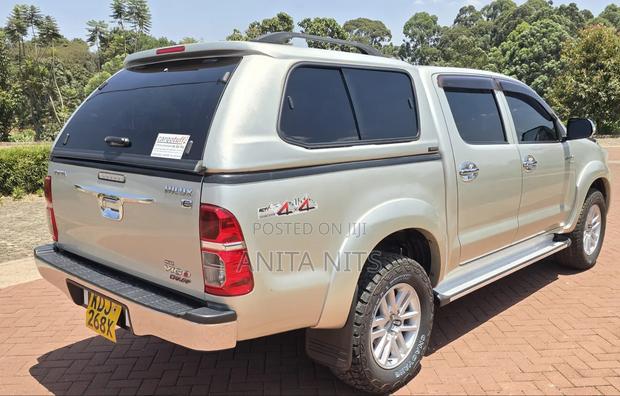 Toyota Hilux 2015 Silver