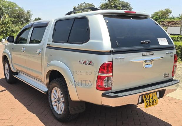 Toyota Hilux 2015 Silver