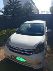 Toyota ISIS 2011 White for sale