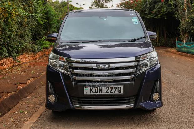 Toyota Noah 2016 Purple