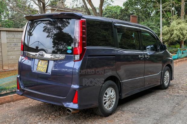 Toyota Noah 2016 Purple