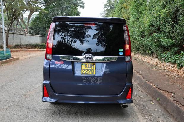 Toyota Noah 2016 Purple
