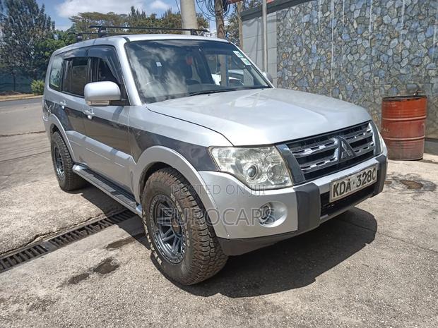 Mitsubishi Pajero V90 3.2 DI-D 2013 Silver