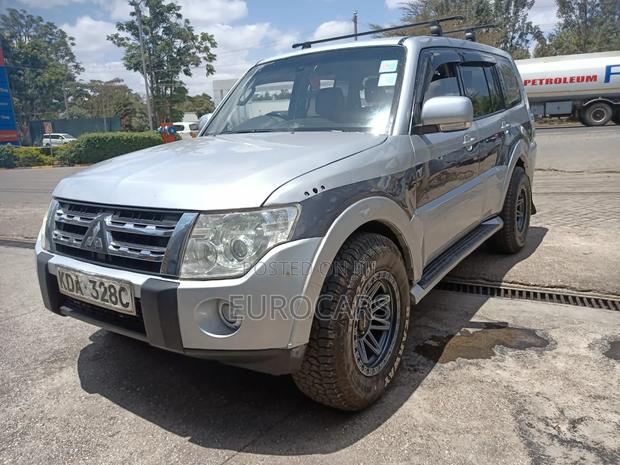 Mitsubishi Pajero V90 3.2 DI-D 2013 Silver