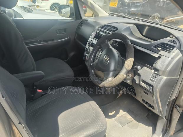Toyota Ractis 1.5 AWD 2010 Gray