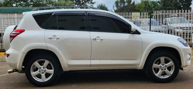 Toyota RAV4 2.5 2011 White