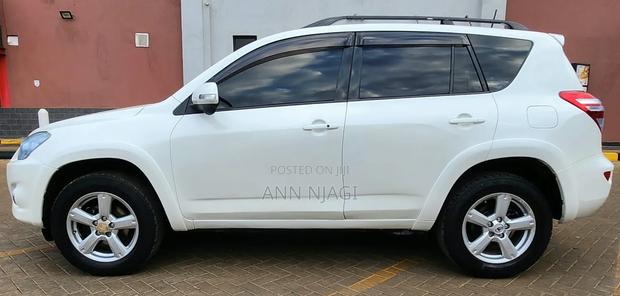 Toyota RAV4 2.5 2011 White