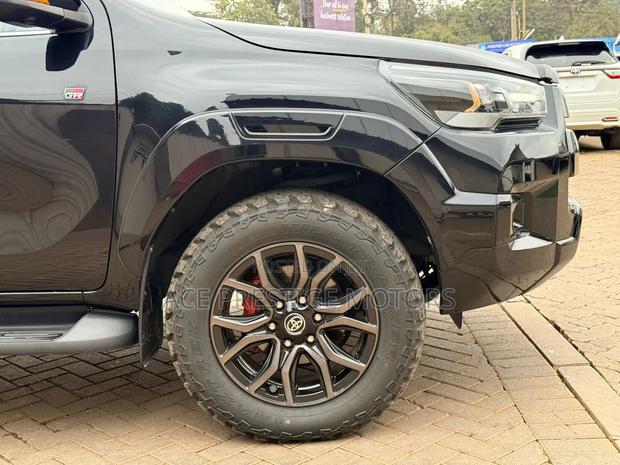 Toyota Hilux 2022 Black