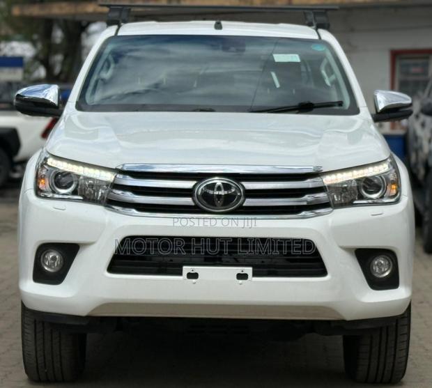 Toyota Hilux 2019 White