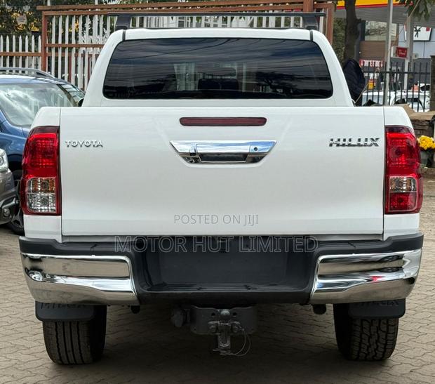 Toyota Hilux 2019 White