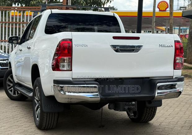 Toyota Hilux 2019 White