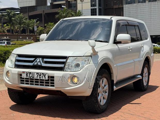 Mitsubishi Pajero 3.2 Di-Dc GLS 2012 White