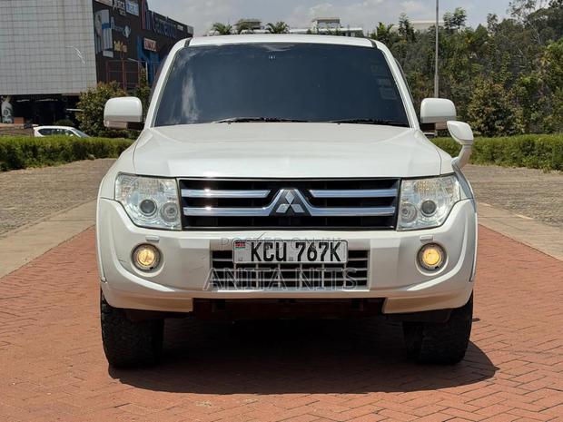 Mitsubishi Pajero 3.2 Di-Dc GLS 2012 White