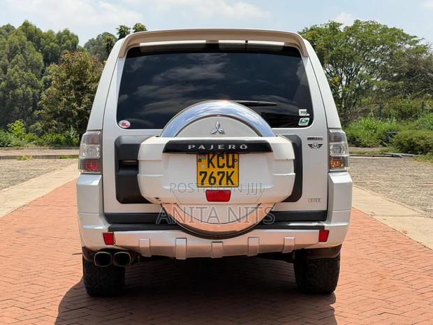 Mitsubishi Pajero 3.2 Di-Dc GLS 2012 White