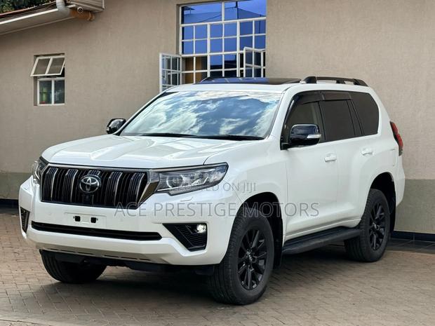 Toyota Land Cruiser Prado 2022 White