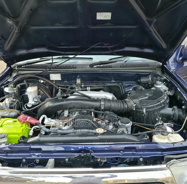 Toyota Hilux Surf 2004 Blue