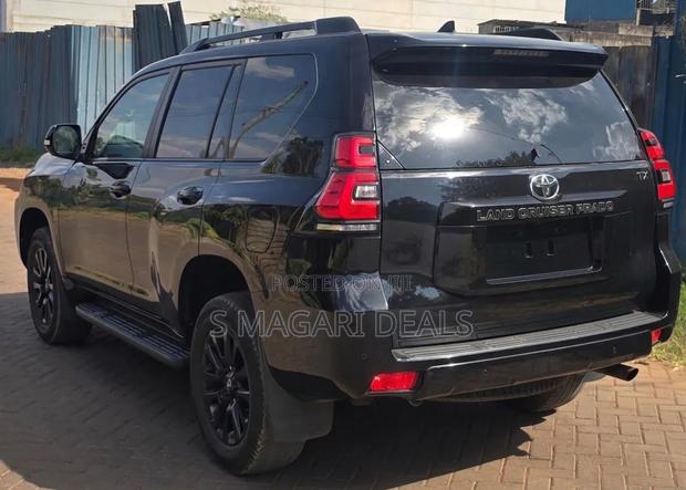 Toyota Land Cruiser 2021 Black