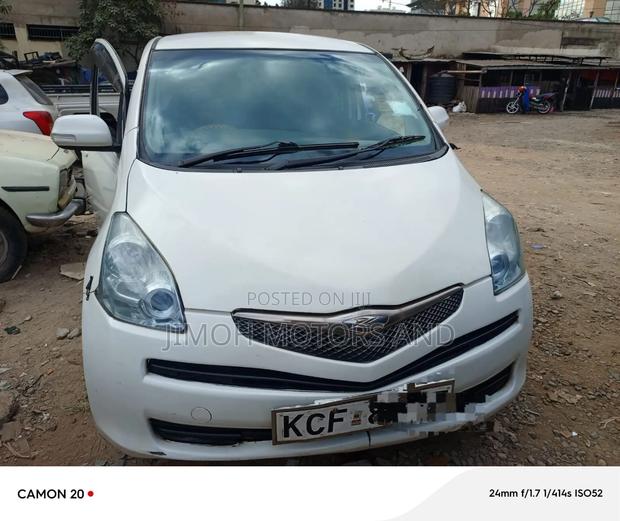 Toyota Ractis 2009 White