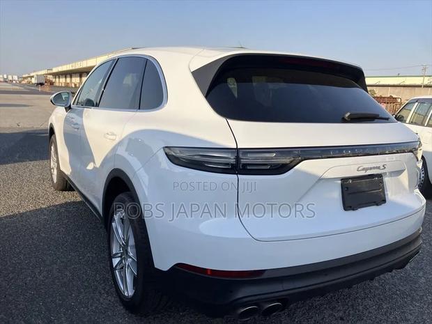 Porsche Cayenne S AWD 2019 Off white
