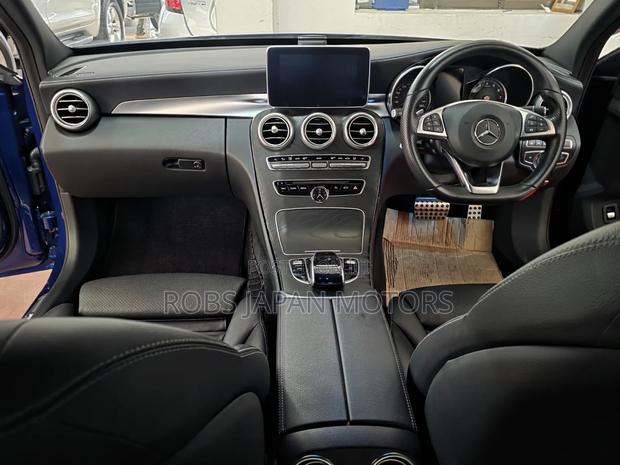 Mercedes-Benz C200 2018 Blue