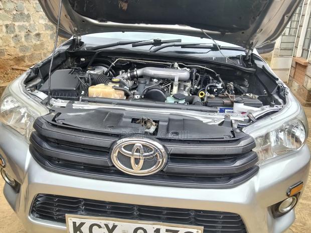 Toyota Hilux 2018 Silver