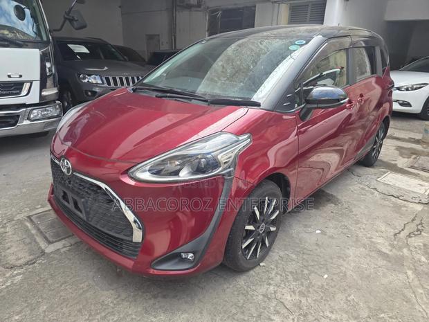 Toyota Sienta 2018 Maroon
