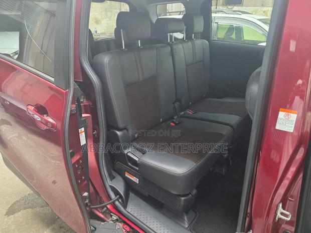 Toyota Sienta 2018 Maroon