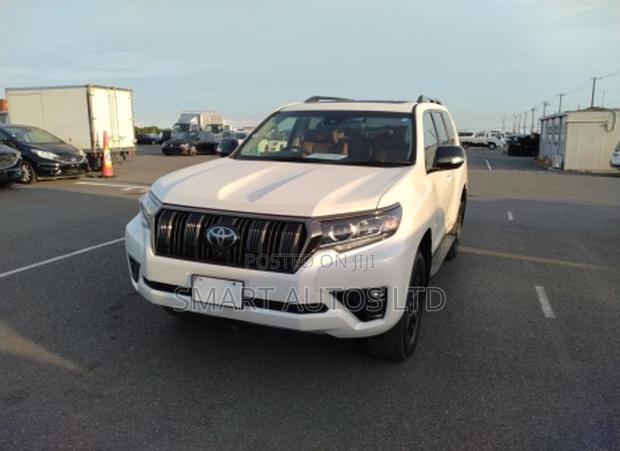 Toyota Land Cruiser Prado 2022 Off white