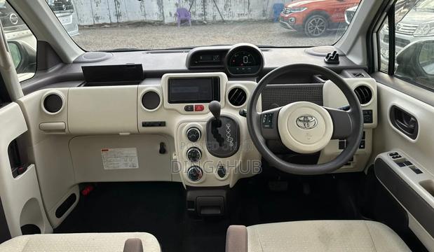 Toyota Porte 2019 Silver