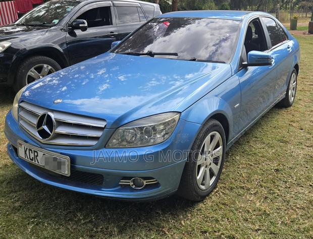Mercedes-Benz C200 2010 Blue