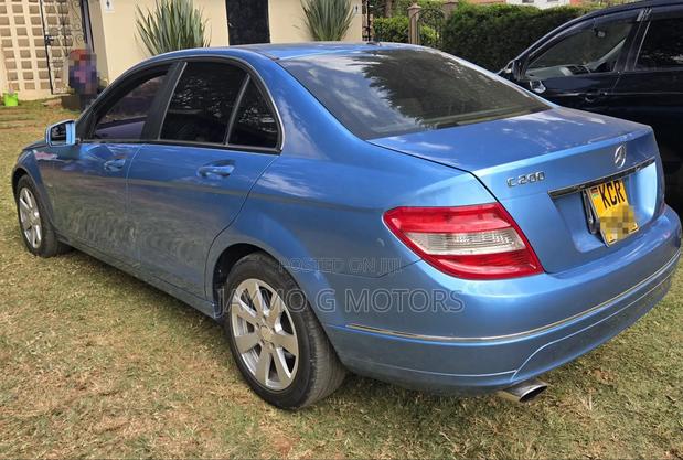 Mercedes-Benz C200 2010 Blue