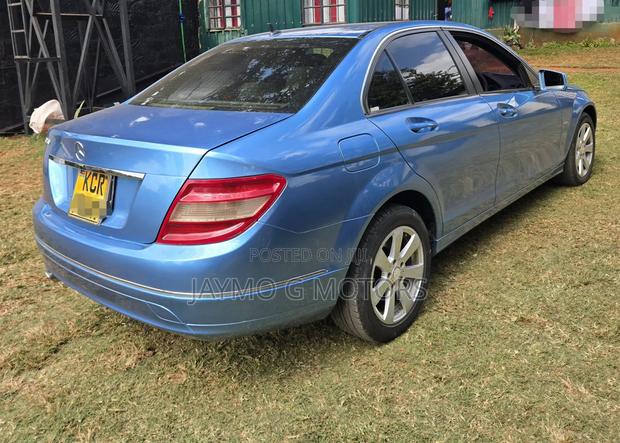 Mercedes-Benz C200 2010 Blue