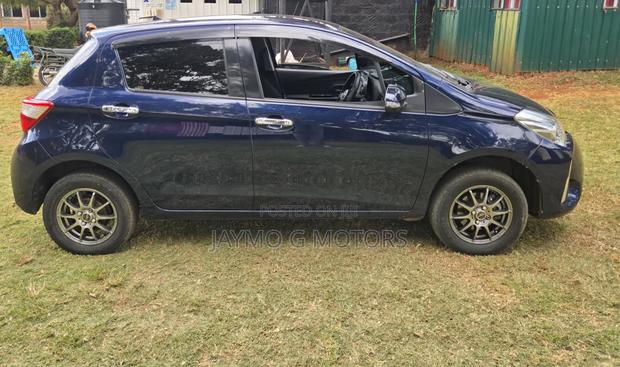 Toyota Vitz 1.3 FWD 5dr 2019 Gray