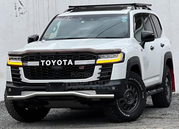 Toyota Land Cruiser LC300 2023 White