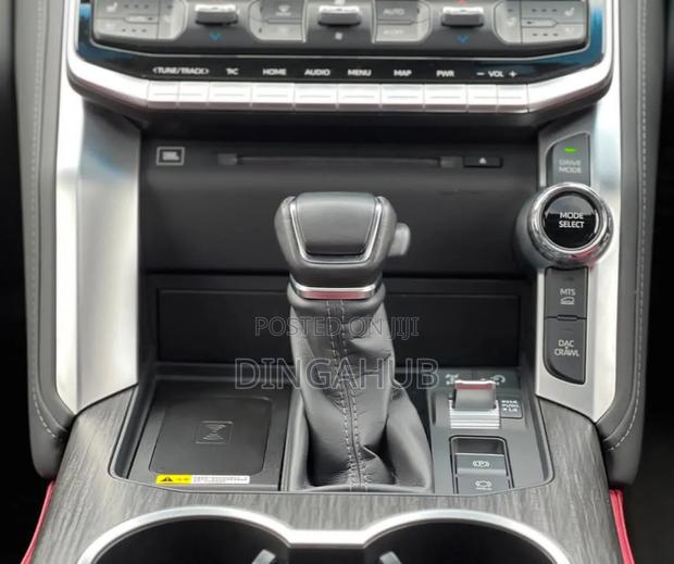 Toyota Land Cruiser LC300 2023 White