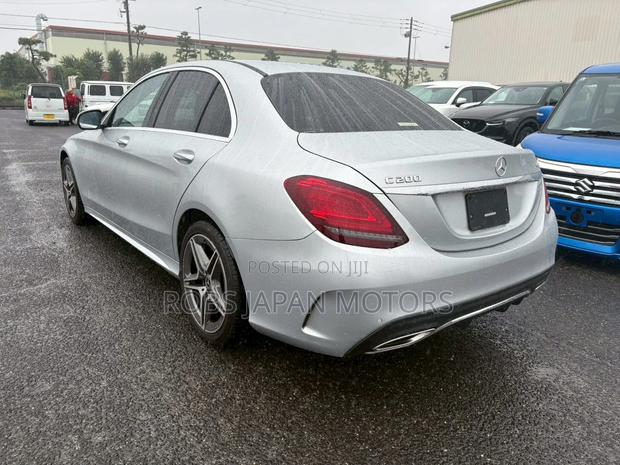 Mercedes-Benz C200 2019 Ivory