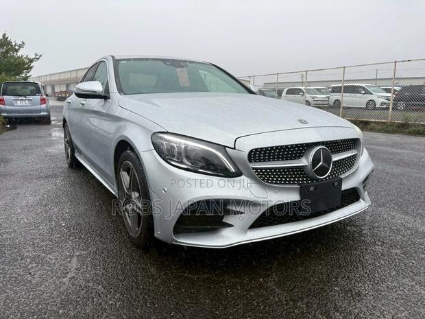 Mercedes-Benz C200 2019 Ivory