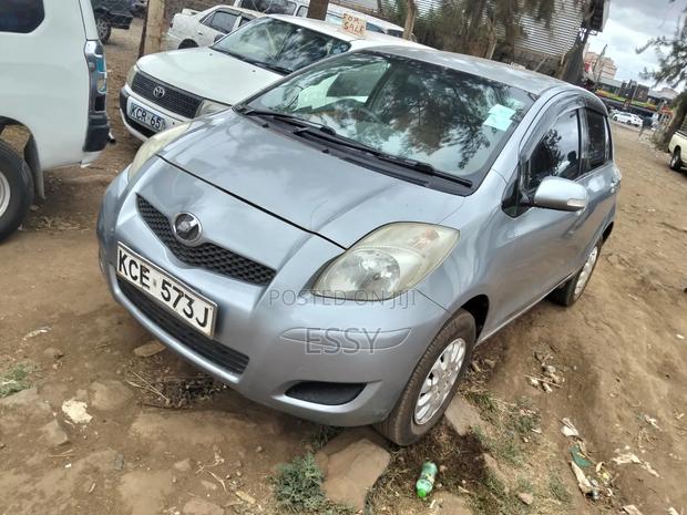 Toyota Vitz 2008 Silver