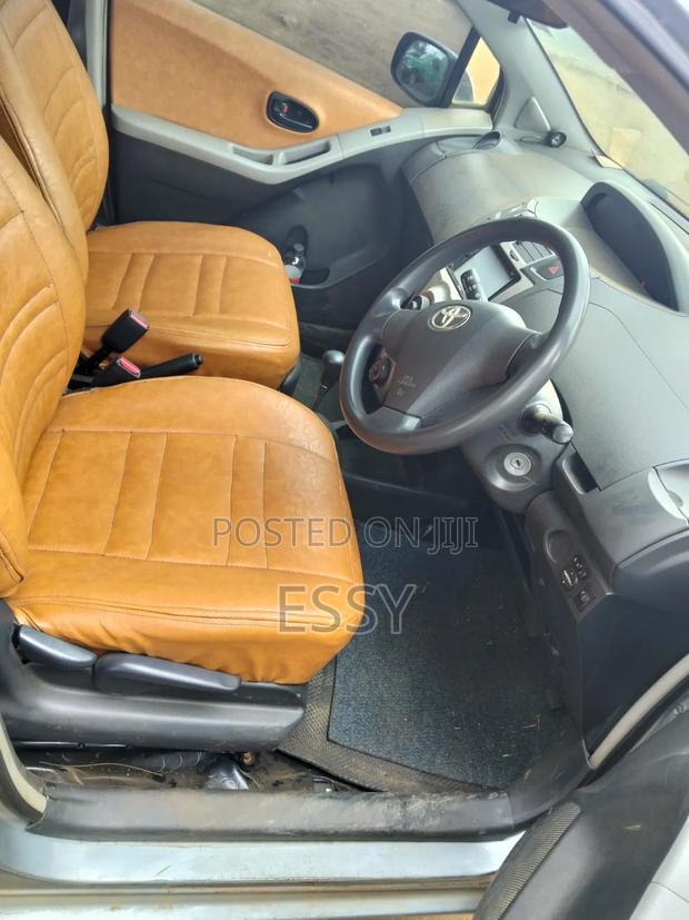 Toyota Vitz 2008 Silver