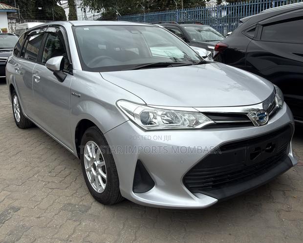 Toyota Corolla Fielder 1.5 Hybrid FWD 2019 Silver