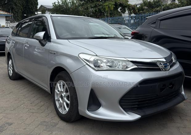Toyota Corolla Fielder 1.5 Hybrid FWD 2019 Silver