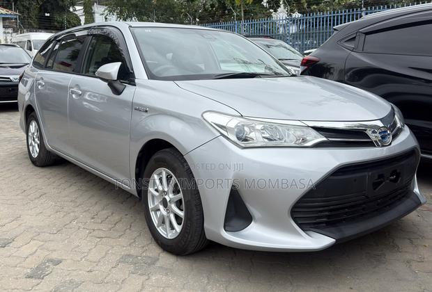 Toyota Corolla Fielder 1.5 Hybrid FWD 2019 Silver