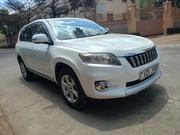 Toyota Vanguard 2010 White for sale
