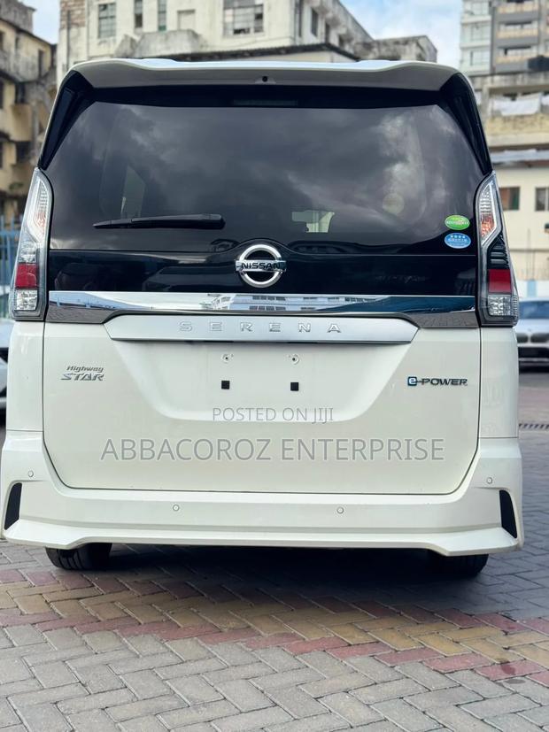 Nissan Serena 2019 White