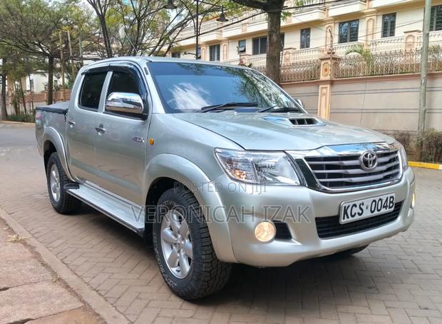 Toyota Hilux 2013 Silver