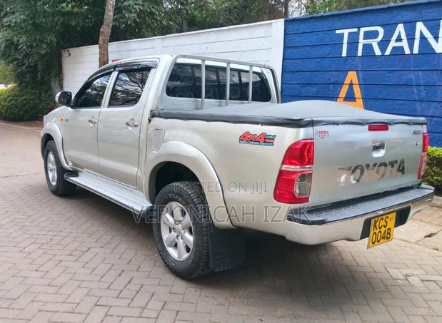 Toyota Hilux 2013 Silver