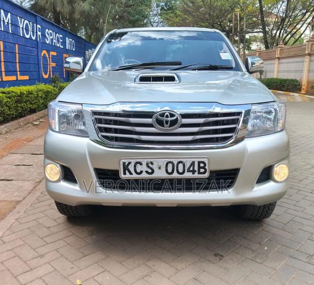 Toyota Hilux 2013 Silver