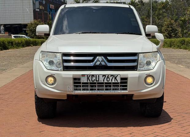 Mitsubishi Pajero 3.2 Di-Dc GLS 2012 White