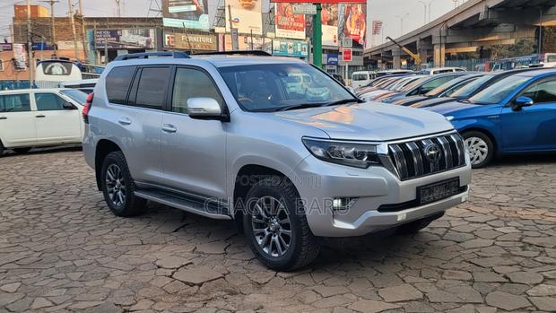 Toyota Land Cruiser Prado 2018 Silver